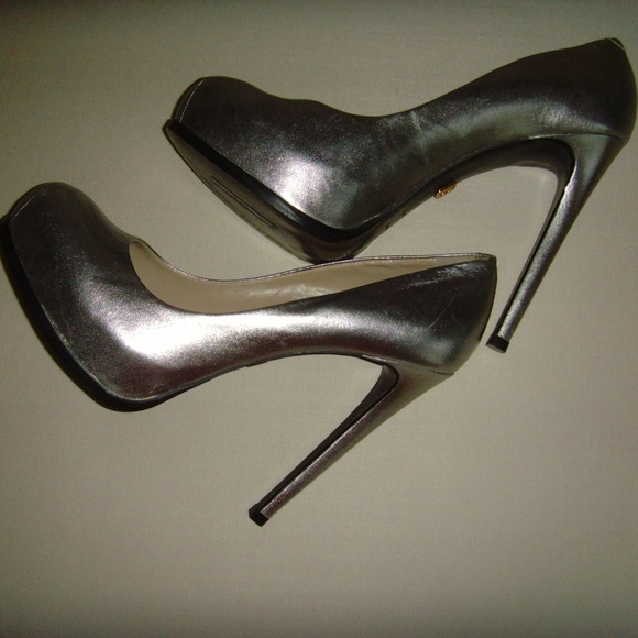Pour La Victoire Metallic Silver Irina Pumps - 9 NEW - Picture 4 of 14